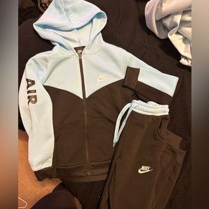 Kids Nike sweat suit